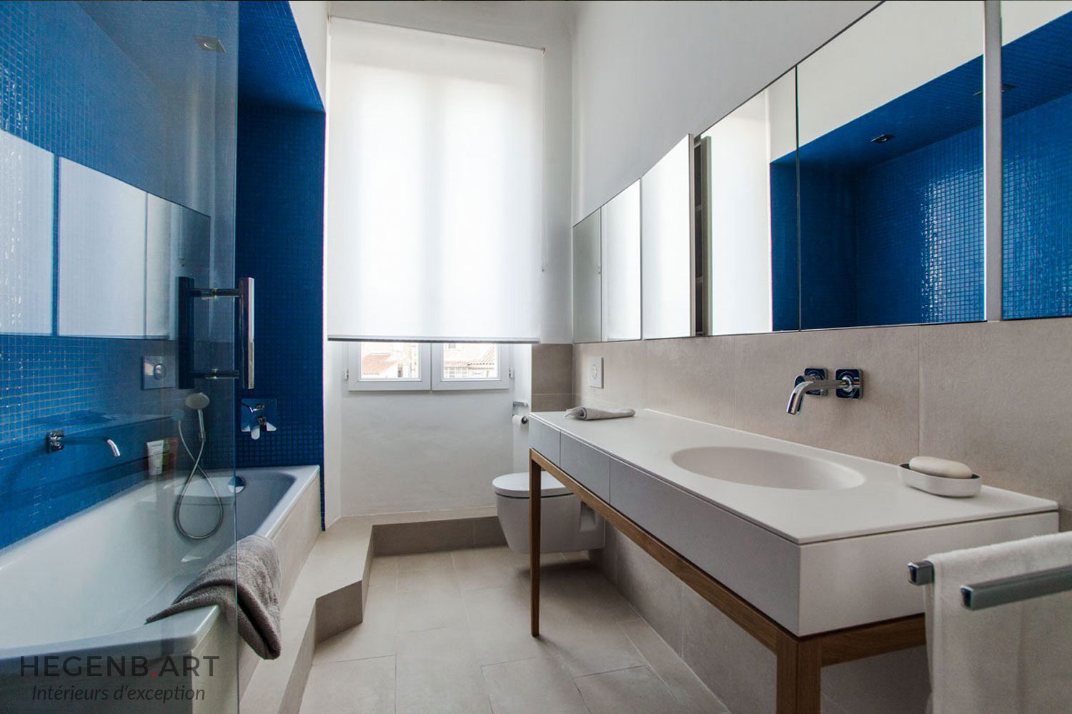 Aménagement d'une salle de bain design Image