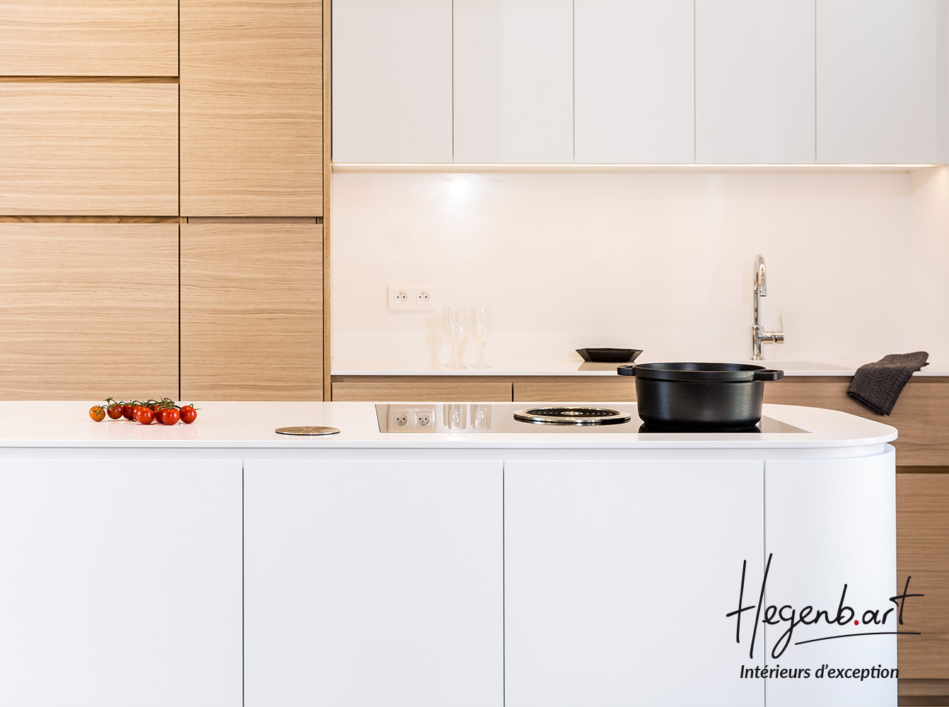 Ilot de cuisine arrondi design original sur mesure by Hegenbart menuiserie cuisiniste luxe Aix-enProvence