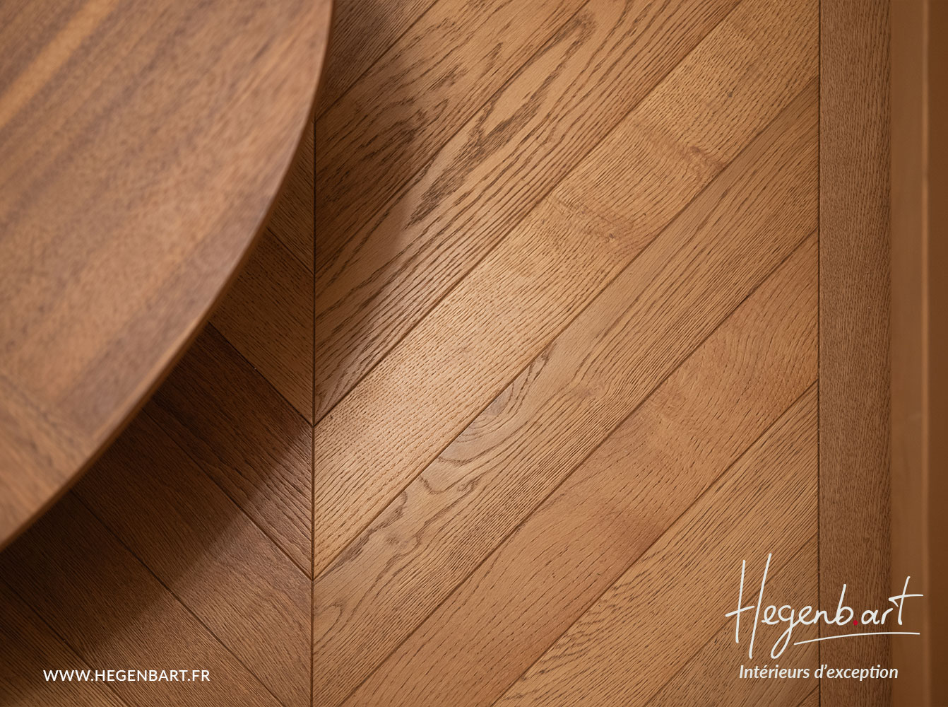 Parquet point de Hongrie ceinturé pour intérieur élégant Image