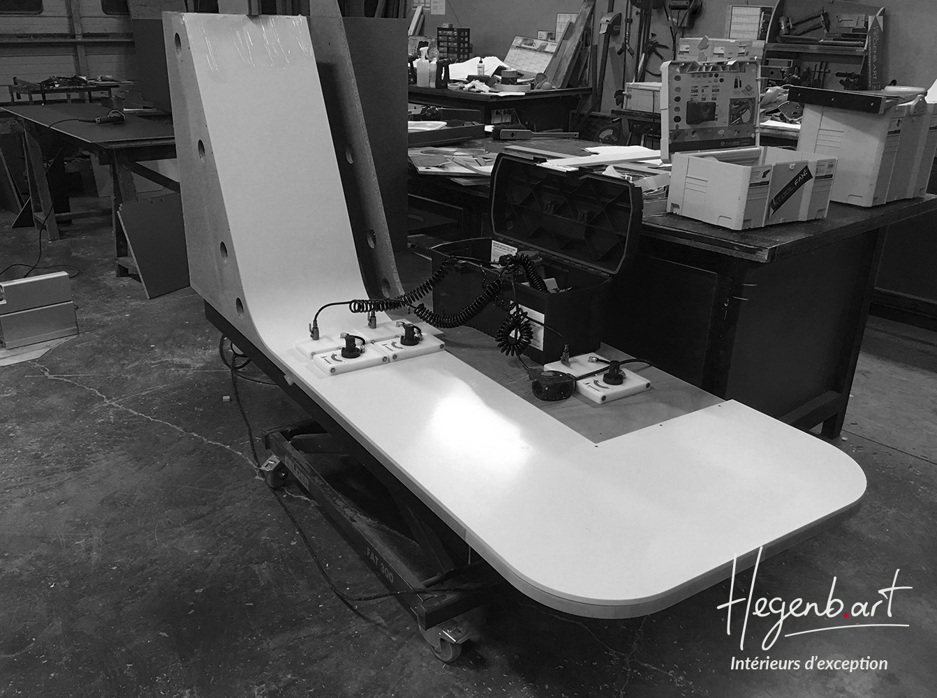 Fabrication ilot cuisine courbe et thermoformage corian pierre acrylique | Hegenbart menuiserie spécialiste courbe