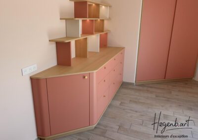 Dressing sur mesure et commode élégante pour une chambre de jeune fille
