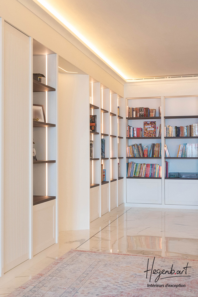 biblio angle etageres regulieres sur mesure en l avec rails leds encastres hegenbart design interieur menuiserie sud provence