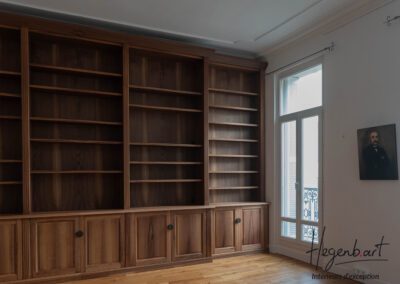 Bibliothèque Classique en Noyer Massif à Marseille