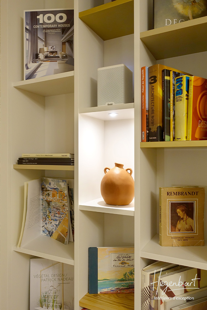 biblio etageres asymetriques differentes hauteur sur mesure hegenbart design interieur menuiserie luxe