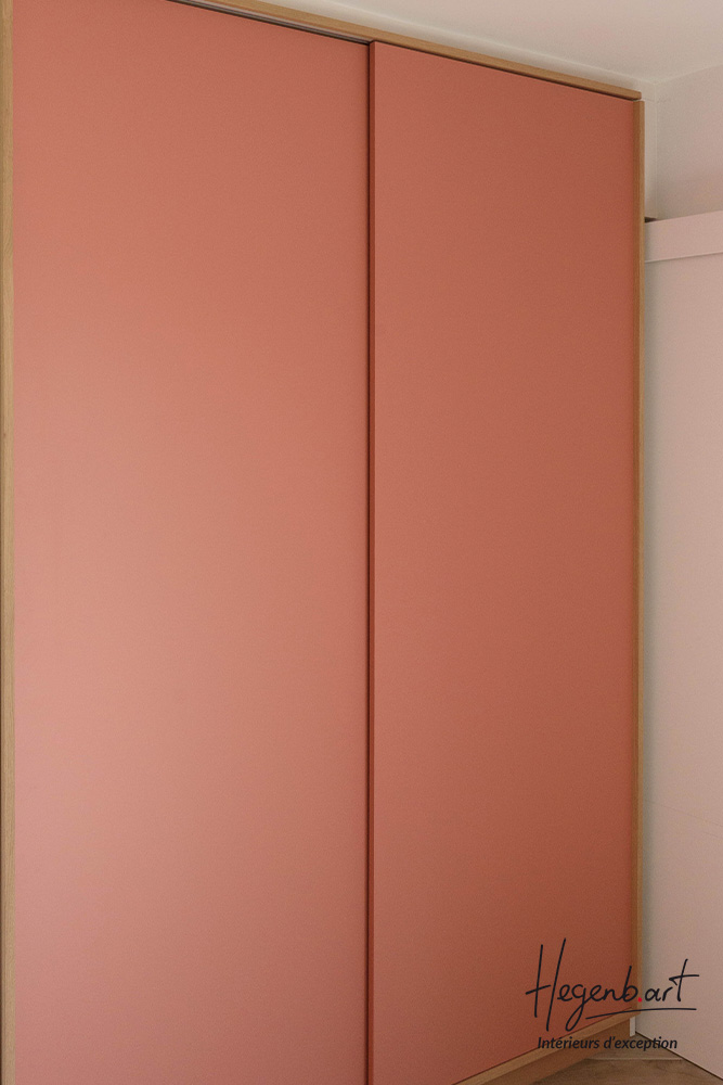 dressing sur mesure haut de gamme porte coulissante laquee mat et poignee chene hegenbart aix en provence