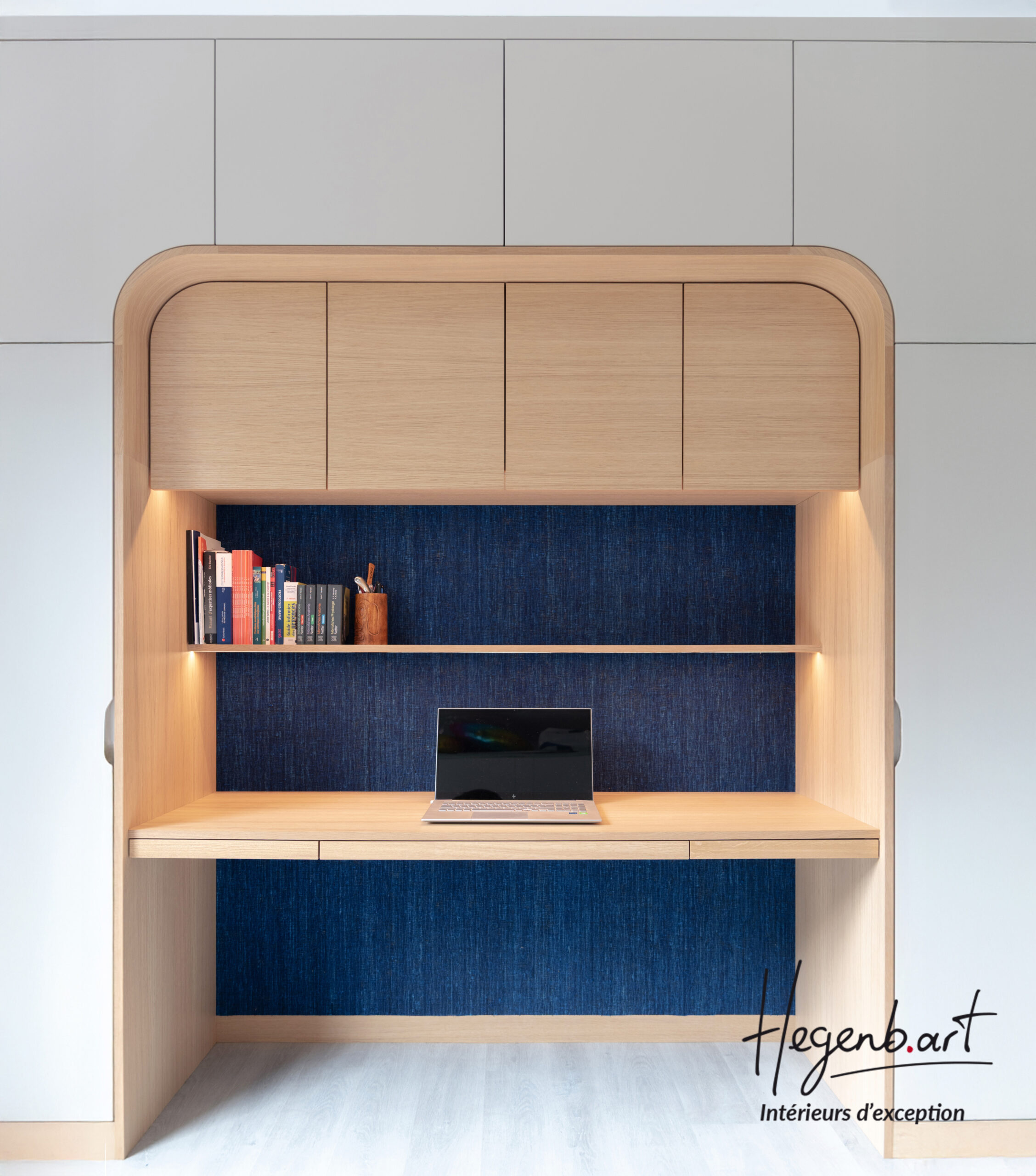 bureau sur mesure en chêne blanchi et laqué gris clair par hegenbart menuiserie sud de la france bureau sur mesure en chêne blanchi et laqué gris clair par hegenbart menuiserie sud de la france