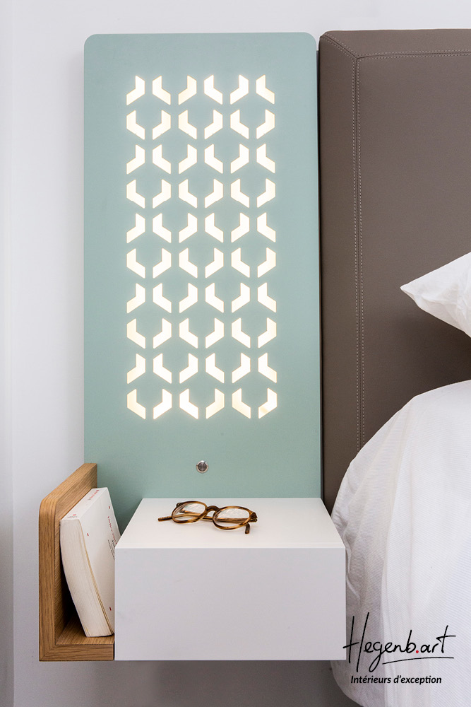 det tete de lit originale ur mesure avec motif ajoure lumineux hegenbart (2) tête de lit sur mesure en cuir et chevets lumineux au motif ajouré, chambre parentale contemporaine